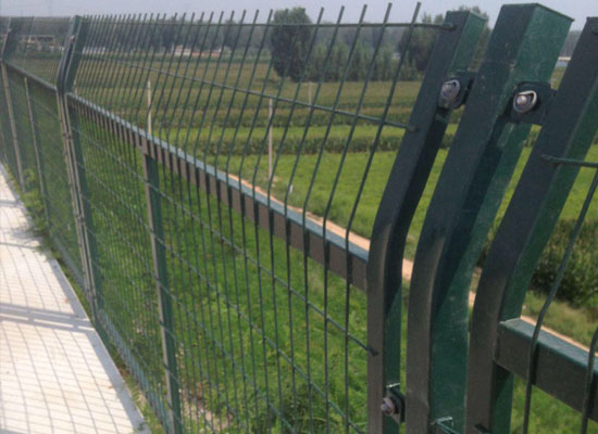 鐵路護欄網的基本參數及連接方式